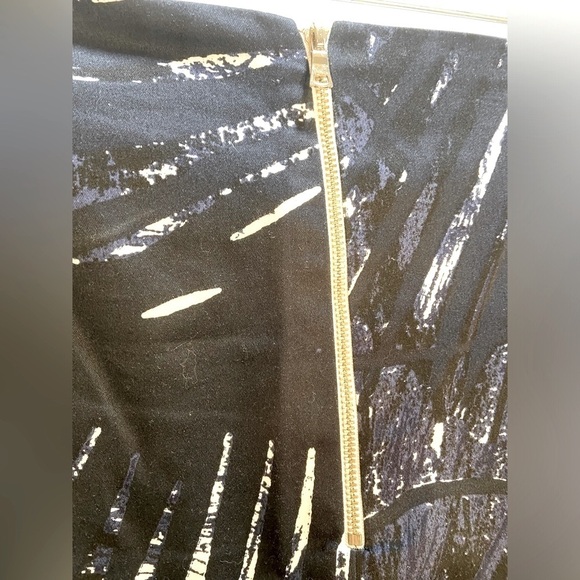 Tahari Skirt Midi Abstract Tropical White/Blue, Size 20 - Picture 7 of 14